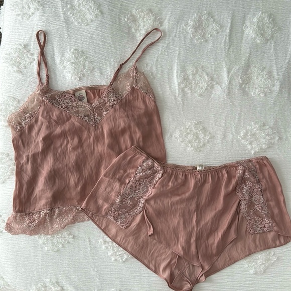 gorgeous mauve/pink vintage lingerie set from “In Bloom by Jon Quil” from ~2008. - Picture 1 of 3